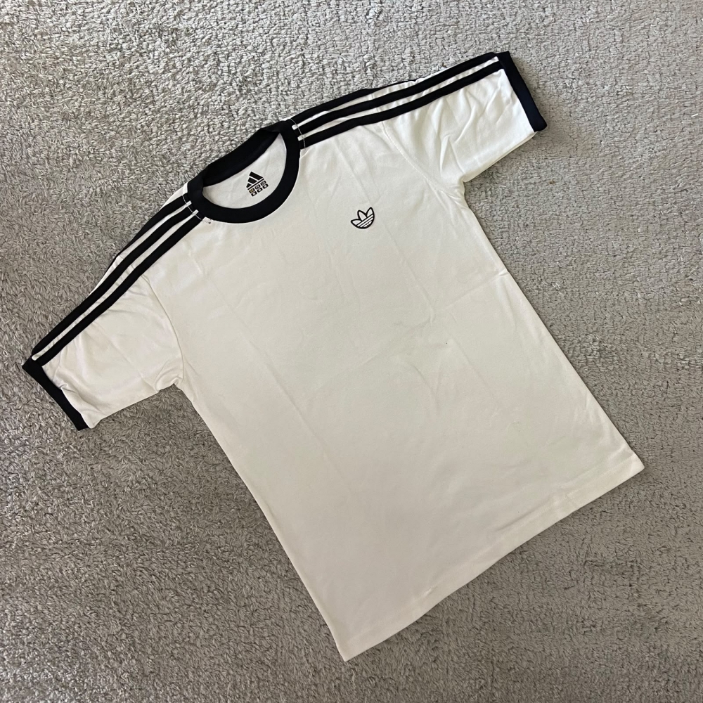 CAMISETA SUEDINE ADI - OFF