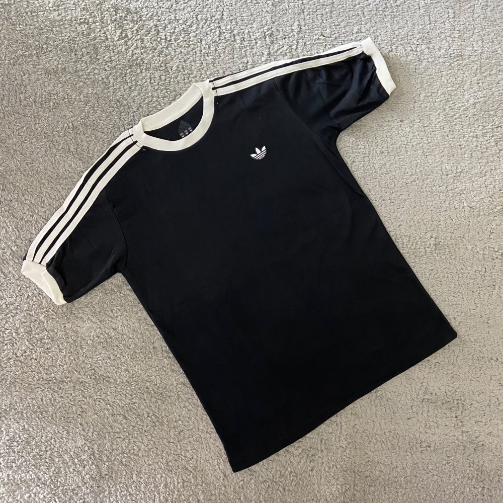 CAMISETA SUEDINE ADI - PRETA