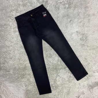 CALÇA PRETA ESTONADA