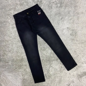CALÇA PRETA ESTONADA