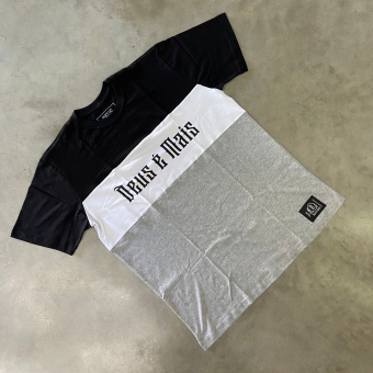 CAMISETA DEUS É MAIS