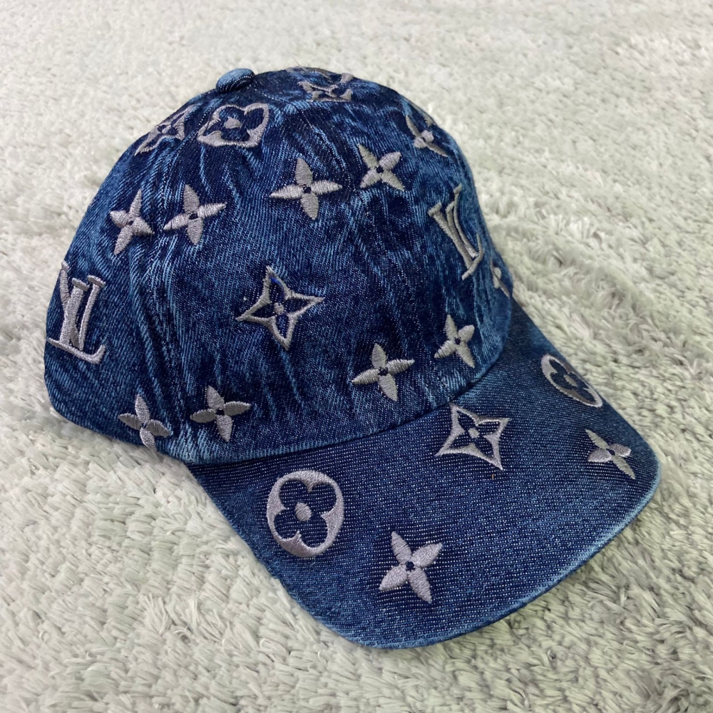 BONÉ L.V JEANS