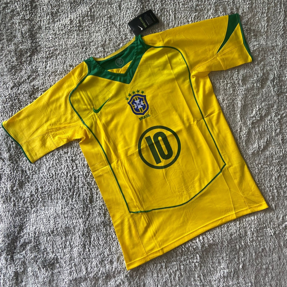 TAILANDESA RETRO BRA 1º 2004