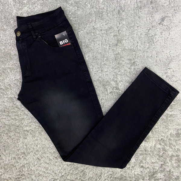 CALÇA PRETA ESTONADA