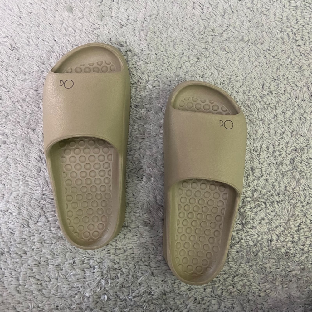 SLIDE OGOCHI - BEGE