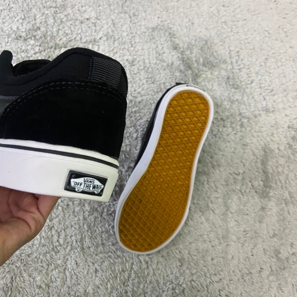 TENIS VS KNU BLACK