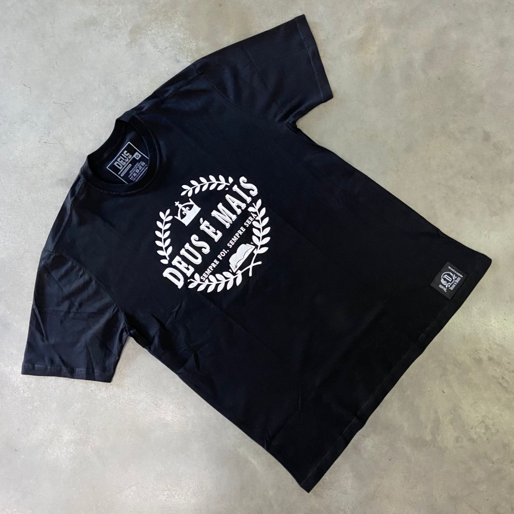 CAMISETA DEUS É MAIS - PRETA