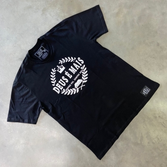 CAMISETA DEUS É MAIS