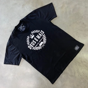 CAMISETA DEUS É MAIS